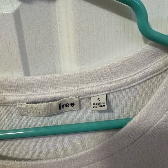 White aritzia long sleeve - Picture 2 of 4